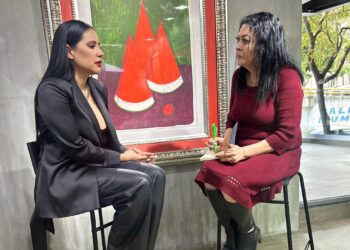 Sandra Cuevas frente al espejo