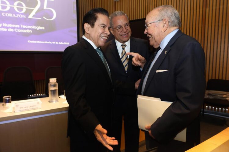 Reconocen trayectoria de pioneros del trasplante de corazón en México