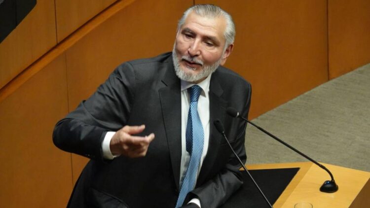 Senador Adán Augusto López acude al Congreso Nacional de Morena, en medio de empujones