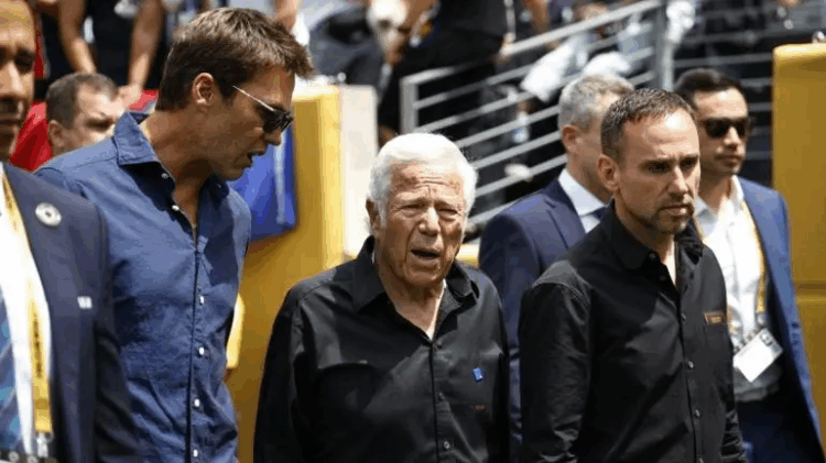 Desfile de luminarias en la final del Mundial de Clubes