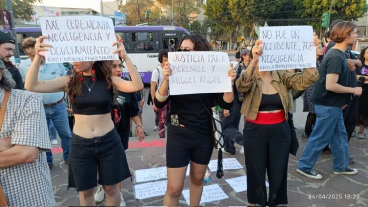 Familiares de fotógrafa fallecida en festival Ceremonia exigen imputar a Ocesa por colapso