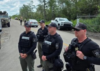 Gobierno de EU identifica fallas en programa de visas para niños migrantes; halla registros ligados a pandillas