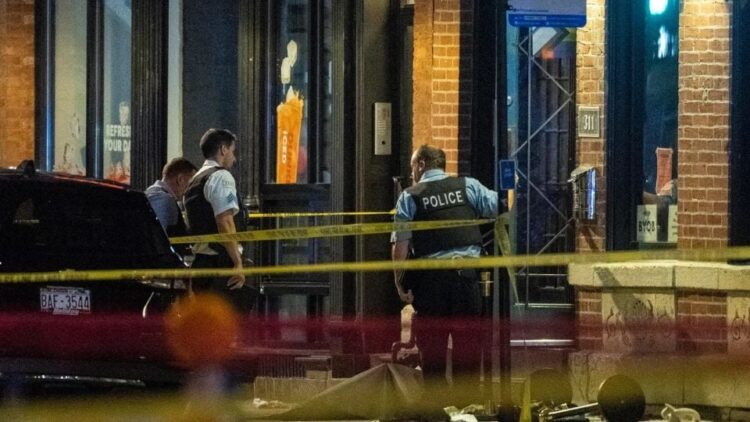 Tiroteo en Chicago: matan a 4 personas y hieren a 14 más afuera de una discoteca