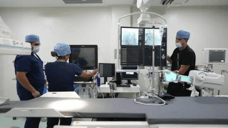 Inaugura Sheinbaum primera sala pública de hemodinamia en Baja California Sur