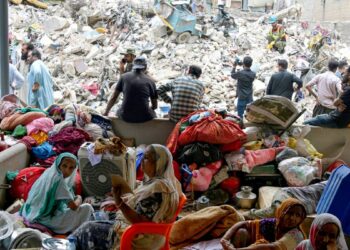 Edificio colapsa en Karachi: al menos 27 muertos tras derrumbe en Lyari