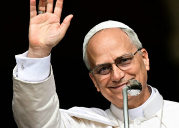 Papa León XIV revive tradición y celebra Ángelus en Castel Gandolfo