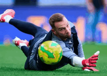 El portero español Pau López deja al Toluca y apunta a regresar al Betis