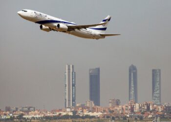 Aeropuerto de Barajas colapsa: largas filas y retrasos por falta de policías