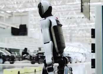 Presentan al primer robot humanoide que cambia sus propias baterías