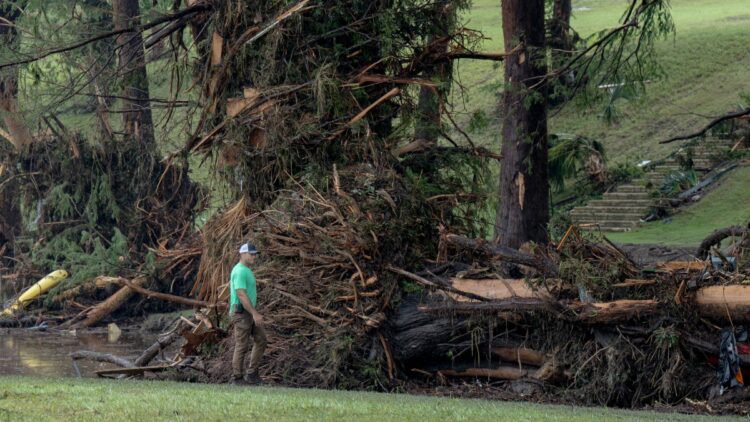 Número de muertos por inundaciones en Texas se eleva a 78; rescatistas buscan a desaparecidos