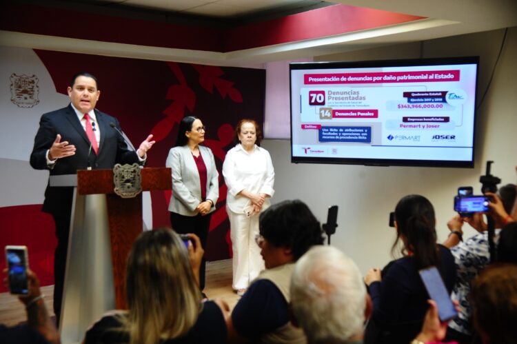 Benefició Cabeza de Vaca con contratos a los Carmona, denuncia Salud