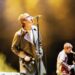 Cantante de Oasis arremete contra ayuntamiento de Edimburgo por criticar a sus fans