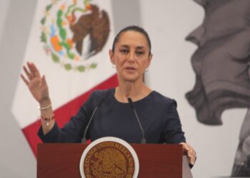 Grupo Intocable dedica “Estamos todos” a migrantes en la Mañanera, no tocarán en el Zócalo este 15 de septiembre