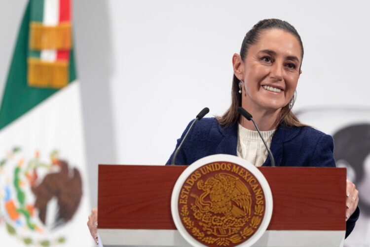 Acuerdo para fijar precio de exportación del jitomate, propuesto por productores: Sheinbaum