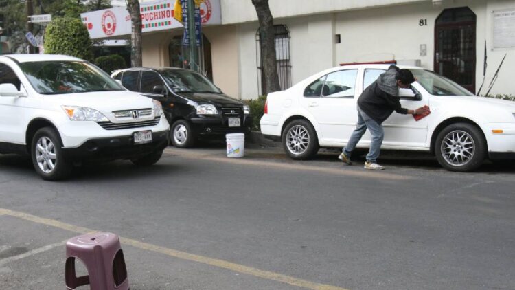Congreso de CDMX aprueba castigo de hasta 36 horas de arresto para “franeleros”