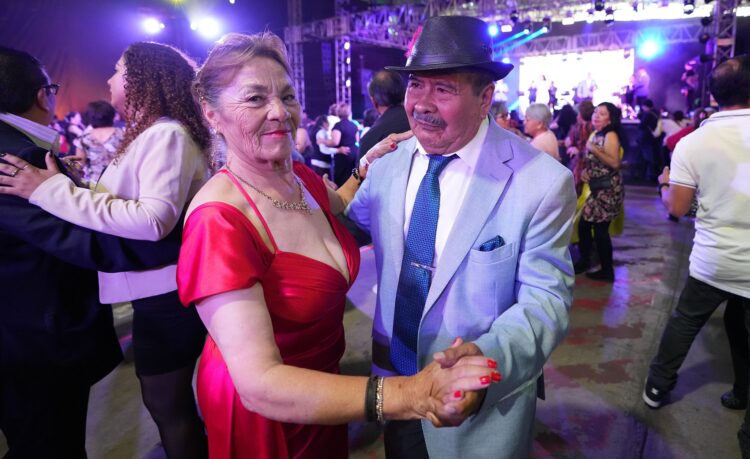 Fundación OCESA celebra a las personas adultas mayores con su tradicional baile Festejando a los Grandes