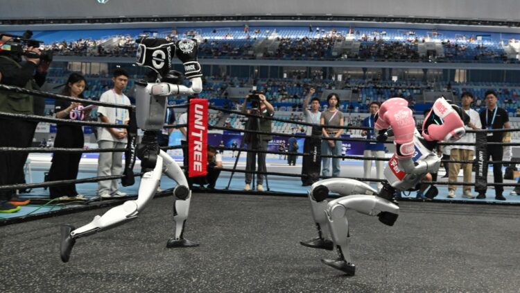 Comienzan “juegos olímpicos” de robots humanoides en China