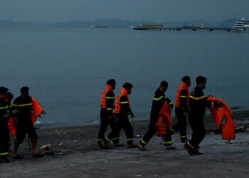 Al menos 76 migrantes muertos y varios desaparecidos en un naufragio en Yemen