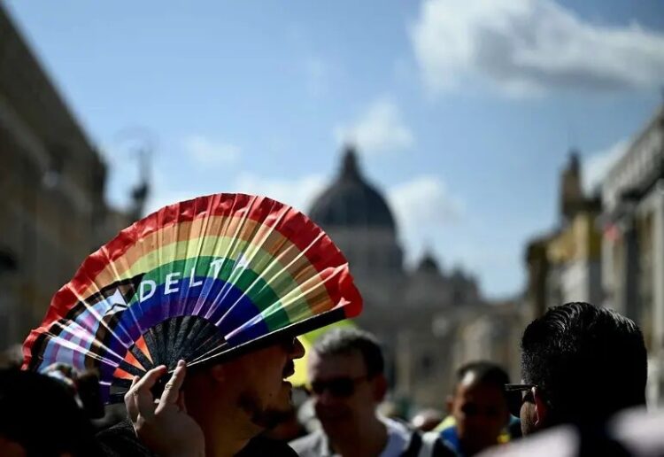 El Vaticano recibe el primer gran peregrinaje LGBT+ oficial en el marco del Jubileo