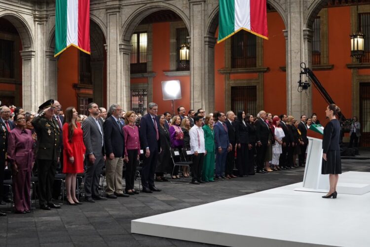 Primer informe: Sheinbaum destaca disminución de la pobreza en México