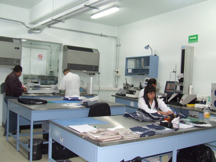 Industria y Gobierno refuerzan estrategia para consolidar al calzado mexicano en el mundo