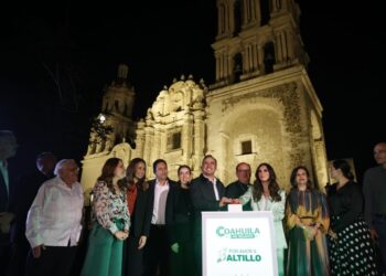 Iluminan Iberdrola México y el Gobierno de Coahuila la Catedral de Santiago Apóstol