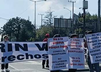 Bloquean vecinos vialidad para oponerse a Utopía en Parque ‘Las Águilas Japón’