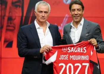 El Benfica presenta a Mourinho como su técnico