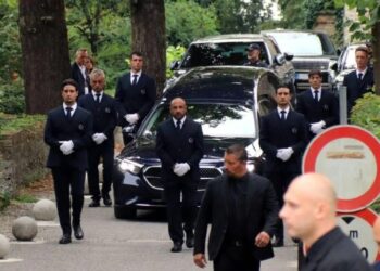 Más de 16 mil personas despiden a Giorgio Armani en Milán previo a funeral privado