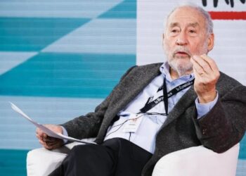 Joseph Stiglitz califica de “desorganizados” los aranceles de Trump