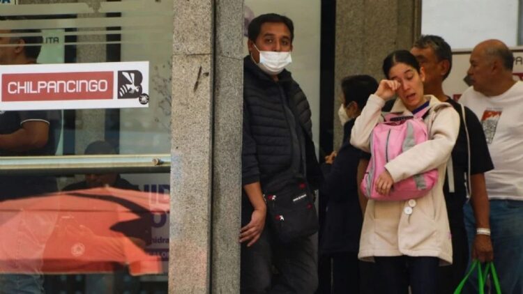 Metrobús CDMX prohíbe viajar con mochilas