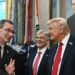 Trump y Pfizer acuerdan reducir precios de medicamentos en EE. UU.