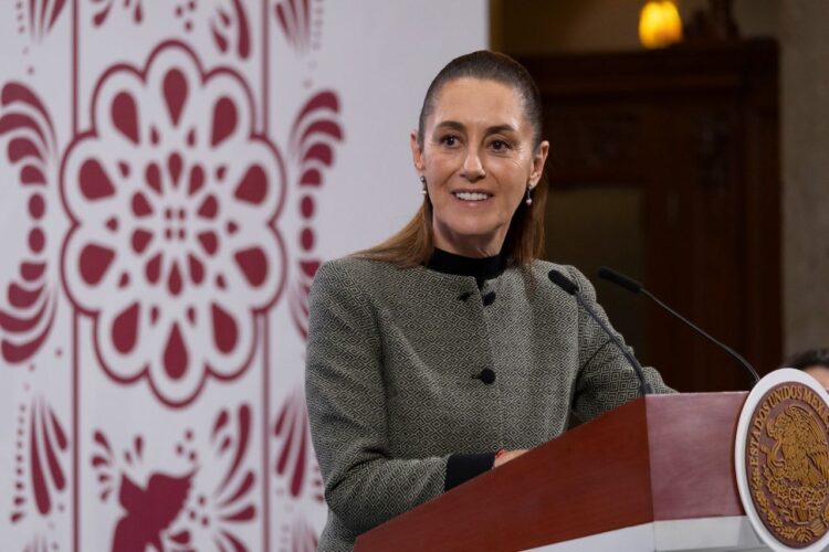 Sheinbaum llama a mexicanos en EU a celebrar fiestas patrias con precaución ante posibles redadas