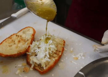 Remiten a 50 conductores a ‘El Torito’ y les dan pambazos y sopa de codito