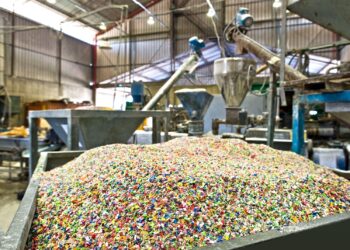 Industria del plástico impulsa reciclaje y busca materias primas más eficientes