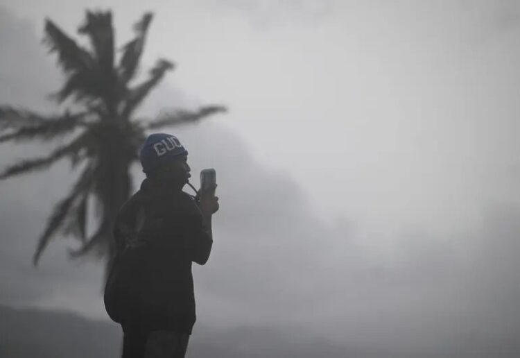 Huracán Melissa, la ‘tormenta del siglo’, toca tierra en Jamaica