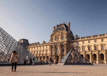 El Louvre reabre sus puertas tres días después del espectacular roboBorrador automático