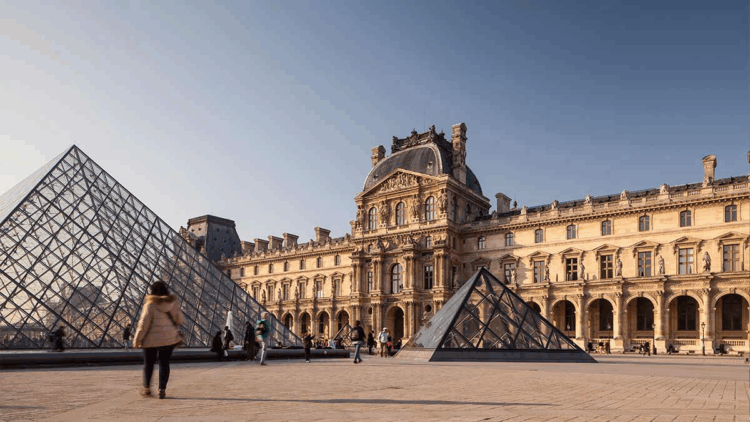 El Louvre reabre sus puertas tres días después del espectacular roboBorrador automático