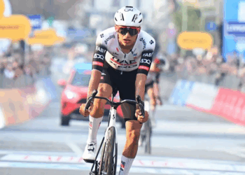 Embestida final del mexicano; Isaac del Toro logra su victoria 16