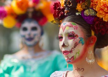Celebra el Día de Muertos con arte, tradición y memoria en la Ciudad de México.