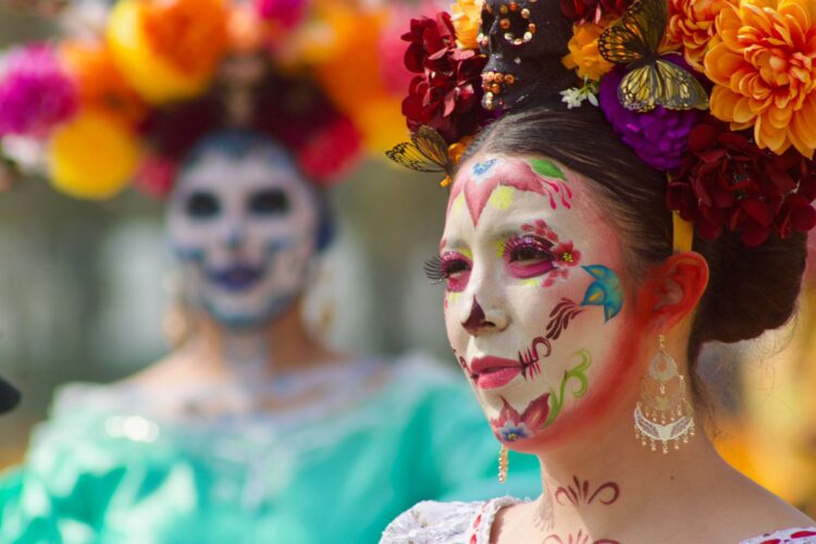 Celebra el Día de Muertos con arte, tradición y memoria en la Ciudad de México.