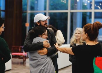 Llegan al AICM 6 mexicanos de la Flotilla Global Sumud