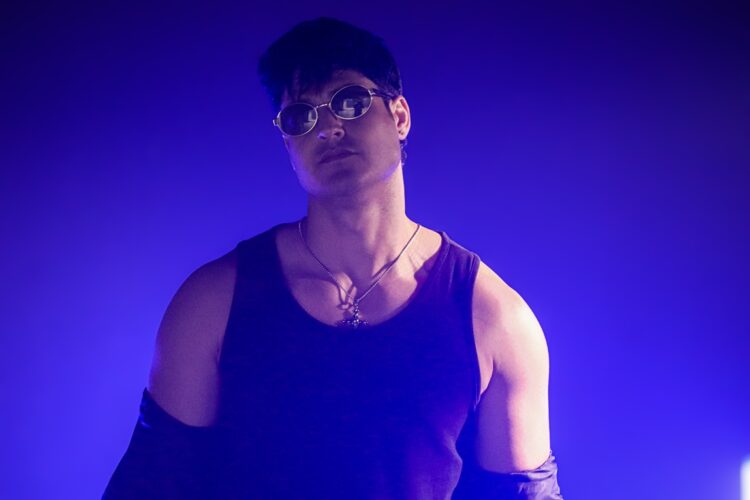 Entre heridas y acordes: Jensen Ríos convierte el desamor en arte con su sencillo “Juego de Tontos”