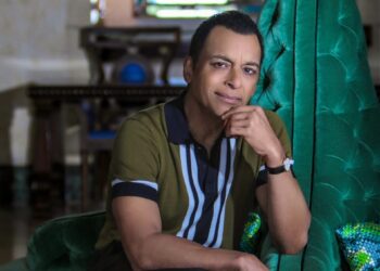 Jon Secada, la voz que convierte la nostalgia en eternidad, llega a La Maraka en diciembre