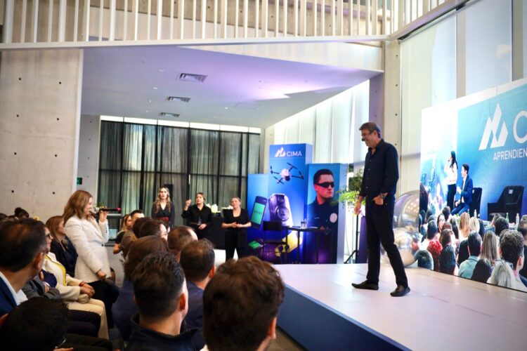 Arturo Elías Ayub en panel de CIMA: “La suerte te la generas”