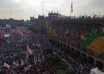 Acuden miles al Zócalo para escuhar a Sheinbaum