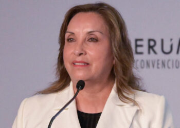 Congreso de Perú destituye a la presidenta Dina Boluarte