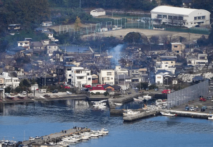 Enorme incendio en Japón deja un muerto y más de 170 casas dañadas