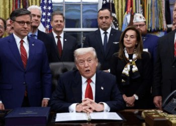 Concluye cierre de gobierno: Trump firma proyecto acordado en el Congreso de EU