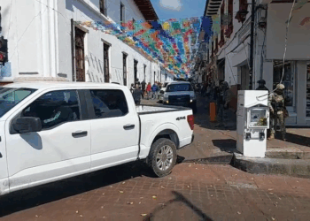 Detienen a 7 escoltas de Carlos Manzo; ya ingresaron a un penal estatal